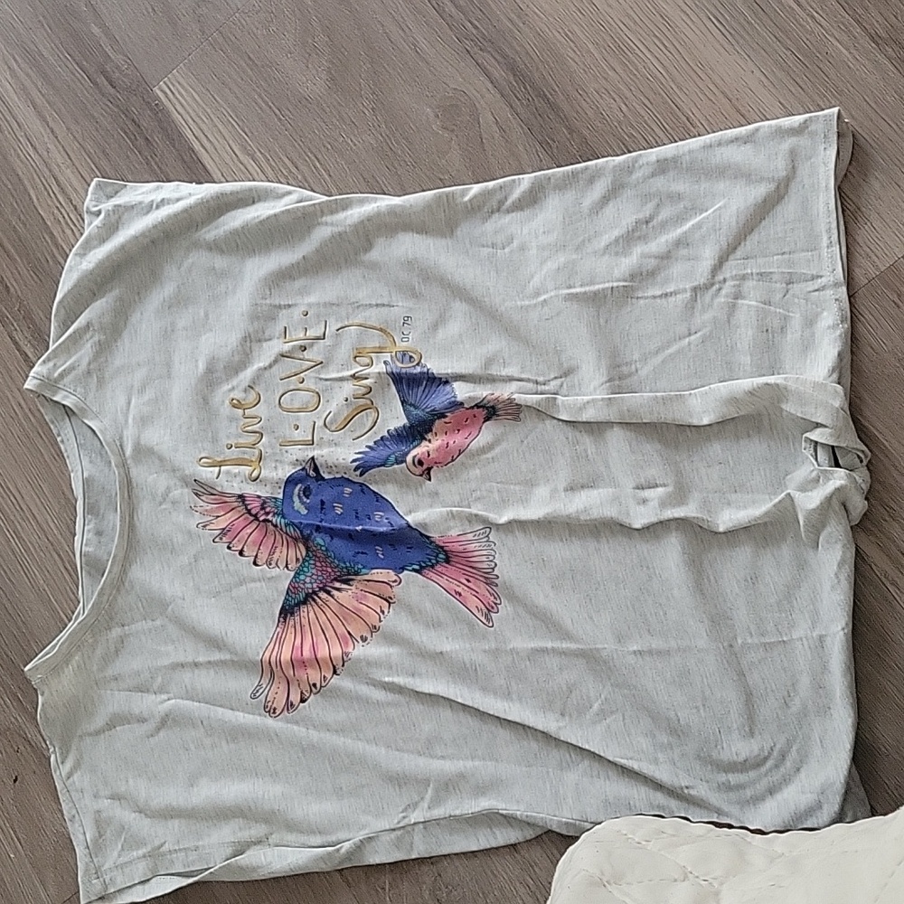 Girls graphic bird tee, size 14, runs small.